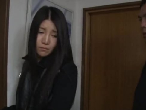 一見清楚な黒髪3姉妹は若い男のチンポを取り合い痴女セックス三昧