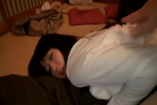 黒髪のかわいい巨乳人妻とホテルで中出しハメ撮り