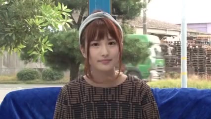 可愛い素人娘がマジックミラー号で手コキ！！