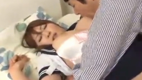 近親相姦に明け暮れる性欲旺盛ムッチリ巨乳なドスケベパイパンロリJK