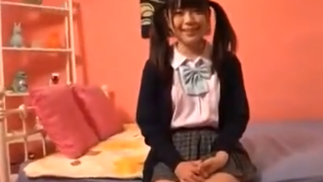 『え？顔に？』ロリJKがM男の言いなりになって顔面騎乗からの激ハメ