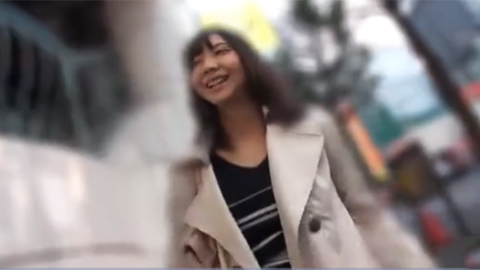 【素人ナンパ】落とし物拾ってくれてありがと！超古典的テクに引っかかった女の子！