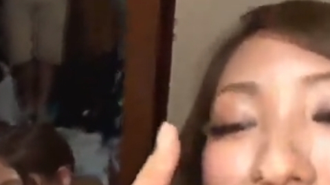 ベロ使いが物凄い！！１０代にして激エロに育ったおバカな少女たちに虐められたいM男子