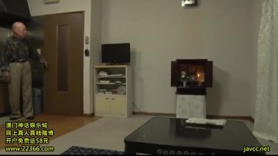 熟女未亡人に性欲衰えない老人が言い寄って欲求不満解消しあう中出しFUCK