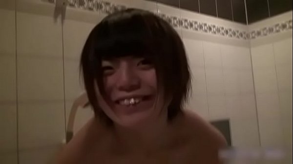 あどけなさすぎ本物JKがおっさんと援交ハメ撮り