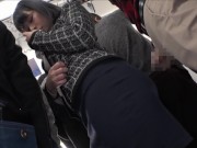 ムチムチ巨乳娘は痴漢を待っていた！？電車内でチンコ放り出す男も男だが、躊躇なく舐めまわす女も女