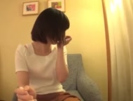 無気で丸顔でロリ要素満載な素人少女にどっぷり中出しセックス！