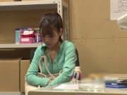 万引きした水着美女が控室に吊るされてお仕置きされる… 