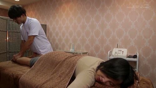 ママと一緒に行った整体でセクハラ施術でオマ●コをトロトロに膣内射精までされた女子校生