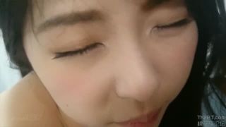 黒髪美少女が濃いザーメンを初めて中に出されて