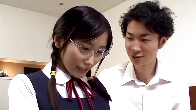 【絵色千佳】真面目可愛いメガネっ娘委員長と付き合って初めてのえっち♪