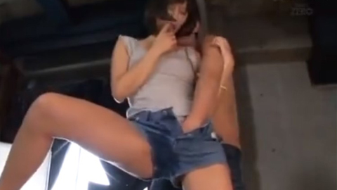 何度イッても終わらないハードピストン！黒髪美少女が立ちバックで潮吹きアクメ！湊莉久