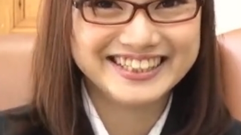 一般人の女子大生を終え就職先を探すロリ娘が初撮りで絶頂