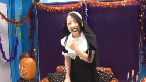 ノリのいいコスプレ美女に卑猥なゲームさせてパコっちゃうとんでも企画