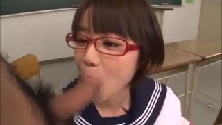 不良にからまれるロリ娘がメガネ着用で生尺八から串刺し