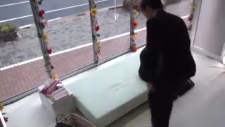 恥じらいキッスで燃えあがる、素人のサラリーマンとオフィスレディの接吻が萌える♪