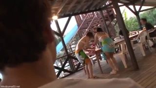 海の家で働く水着店員を人気のない場所に拉致って青姦中出しレイプ！