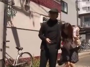 「‥ッ！こんなところで///」映画館で痴漢され犯される巨乳妻