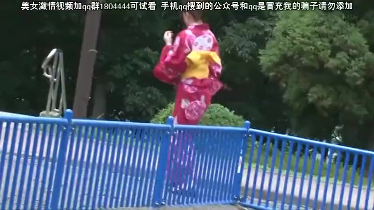 【麻里梨夏】便所が見つからず野ションする浴衣姿の女子校生。そこを襲われ放尿中じゃ逃げられず犯されてしまう