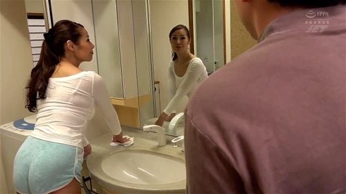 娘の彼氏の若いチ●ポにしゃぶりつき寝取りセックスしまくる高身長40代美熟女の母