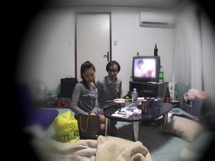 不登校の素人JK連れ込んでパコ→勢い中出し！自分で腰振ってアエギまくる家出マ●コ