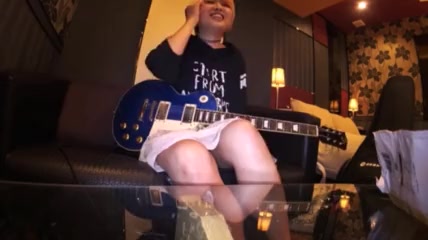 ミュージシャン志望のちょいポチャドMな金髪巨乳娘に生チンで責めまくって中出し汗だくパコ！