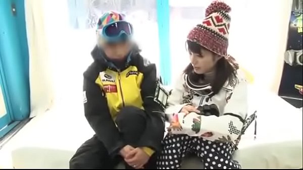 スキーに来ていたカップルをMM号に乗せてNTR