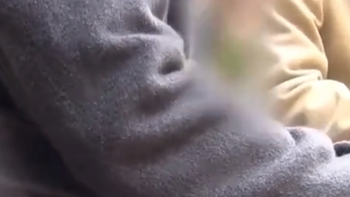 金に釣られてカメラの前で中出しセックスしちゃう素人娘