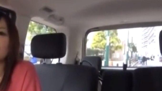 『これ好き‥』ツンと勃った乳首をつねられながらピストンされてアヘ顔MAX素人