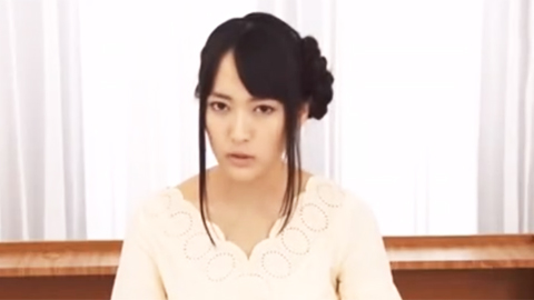 接吻しながら騎乗位で喘ぐ可愛い女の子の剛毛具合が逆にそそる