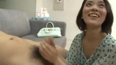 ナンパされた素人お姉さんがお金欲しさにカメラの前でチンポをフェラチオしてマンコを弄ばれ生ハメ中出しSEXまでされる!