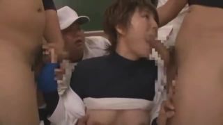 坊主頭の少年らに輪姦されまくって取り乱すボーイッシュロリ娘