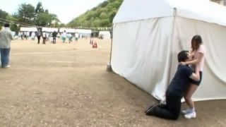 【横山みれい】子供の応援に運動会に来てる胸の谷間が抜群にエロい美人ママに勃起チ○ポを見せつけてみた結果www