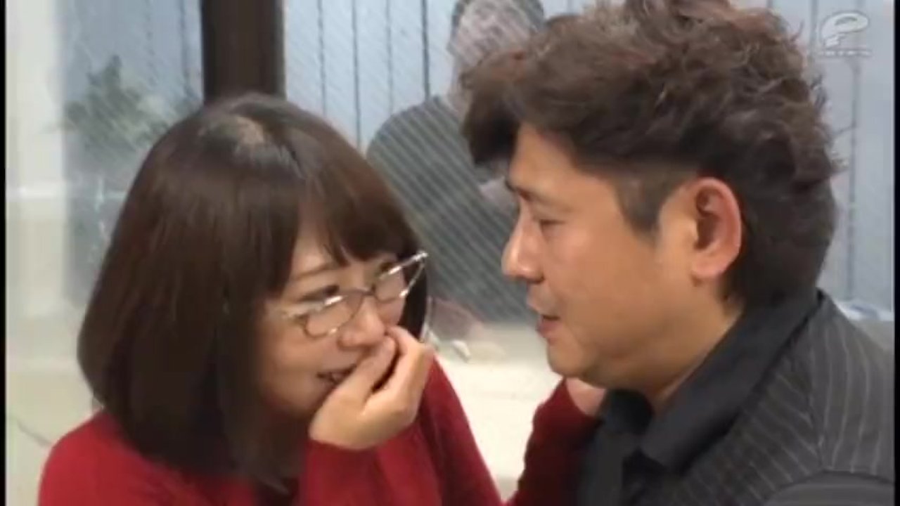 ☆人妻ナンパ☆ 悶絶アクメ！快楽地獄！超絶デカチンセックスの深みにハマった３０歳になる欲求不満の人妻がとびきりスケベな淫乱メス犬に豹変！エロ汁まみれのご無沙汰マ●コが張り裂けそうなほど巨大な怒張した極太チ●ポで敏感なポルチオを連打され続け完全発情した人妻が痙攣イキを連発する淫らな姿を見逃すな！