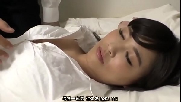 【霧生ゆきな】家庭訪問に来た女教師を睡眠薬で眠らせ乳房を揉んで吸ってとやりたい放題、まだ起きないんで挿入しちゃおｗ