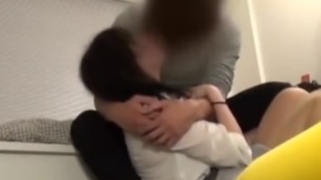 ［盗撮］ナンパ連れ込みSEX隠し撮り‼『気持ちいいよぉ～❗』独り身の寂しさでヤリチン男となし崩し的にSEXする女子大生♥