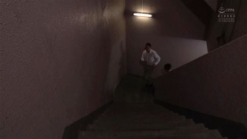 【熟女レ●プ】緊縛された女将がアナルの浣腸液を注入される拷問調教