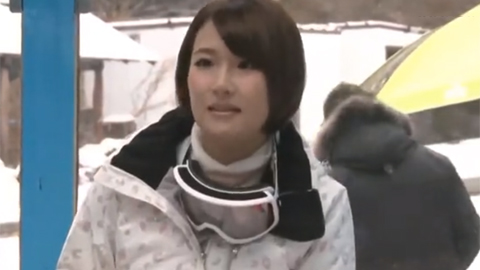 ゲレンデでナンパしたカップルにマッサージ体験させたら勝手にセックスしちゃった！