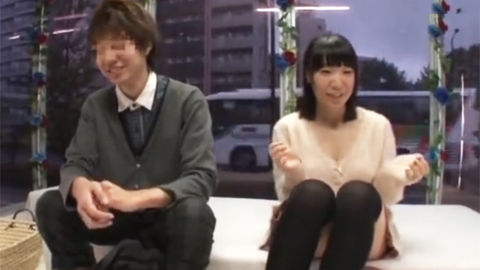 二人とも恋人持ち、全裸にさせ性行為すれば大金を貰える企画