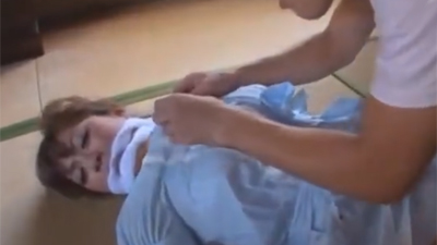 超絶可愛い巨乳で美人なお姉さんを縛って、エロい身体にイタズラしまくって肉棒を擦り付けて足コキでパイ射しちゃう！