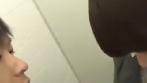 勤務中のちっぱいOLがビルの便所で激しくSEX開始