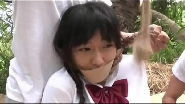 【宇佐美なな×JK喉奥レイプ】幼いJKが山に連れ去られ屈辱のイラマチオレイプ！喉マンコをガンガン突かれて屈服のおしっこお漏らし
