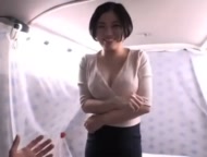 「挿れないなら‥」上品なのに爆乳の美魔女人妻をごり押しハメして中出し！