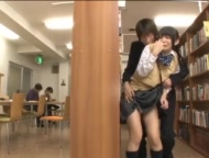 敏感すぎたおさげのロリ美少女JKが図書館で痴漢の愛撫に屈してチンポの侵入許してしまう