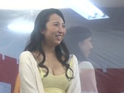 デカパイ新妻が野球拳で徐々に脱がされてミラー越しの旦那を尻目に犯され中出しされるｗ