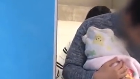 【人妻ナンパ】「はぁぁん♡気持ちいい♡」子連れの奥様とハメ撮り！男慣れしていない主婦と不倫交尾！絶頂して無許可で中出し！