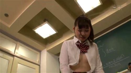 「あっぁあぁぁ…先生来ちゃうよ」可愛い体操服姿のロリ系JK女の子が男子生徒と禁断初体験