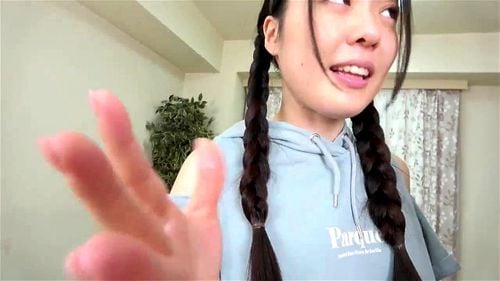 お漏らしツインテール口リ少女に悪戯してチンポをしゃぶらせる変態大人