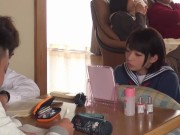 ＜jk＞こたつの中は完全無防備！エッチな悪戯したら火が点いてこっそり中出しSEXさせてくれた美少女！麻里梨夏