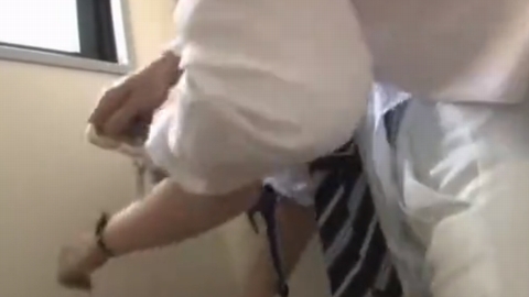 虐められっこ気質のお姉さんが恐い男性社員に目をつけられた